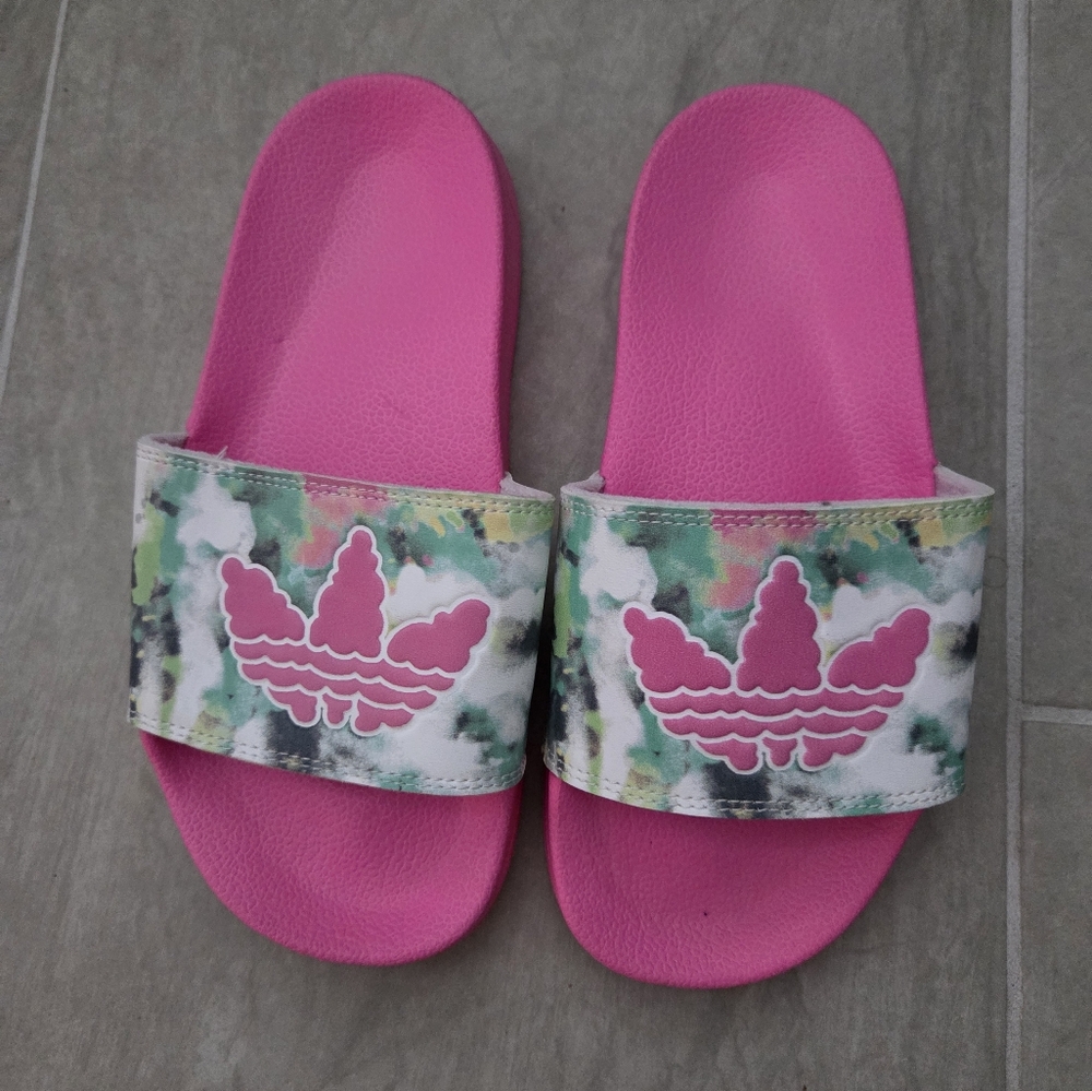 NWOT ADIDAS Pretty Pink Adilette Lite J Slides